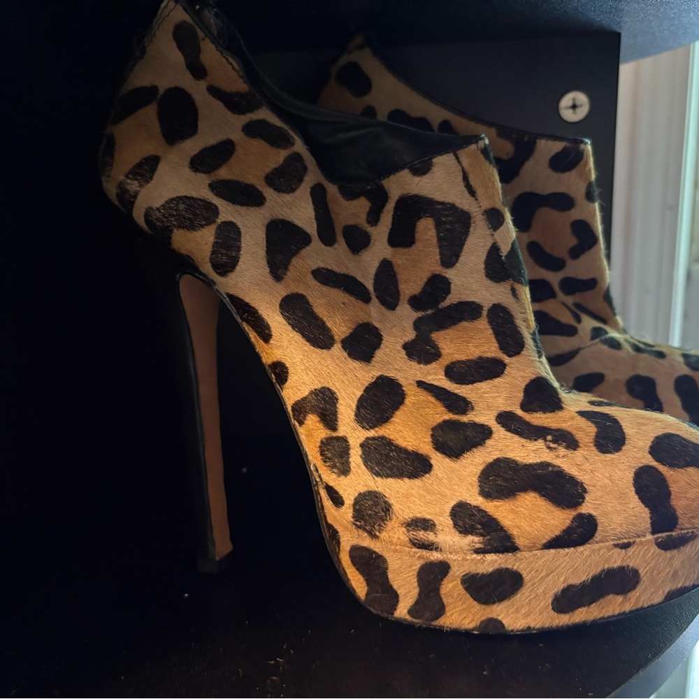 House of Harlow 1960 Brown and Black Platform Heels